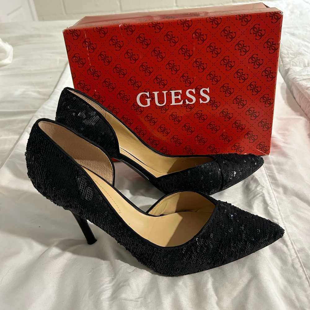 Guess women’s size 9.5 black sequin hells.  Very cute and comes with the box.